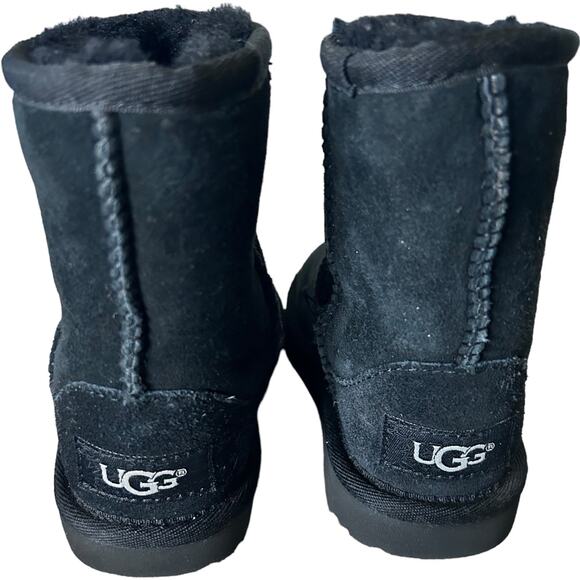 Worn Once!  Black Baby UGG Classic II Shearling  Boots Size 7 - Picture 1 of 10